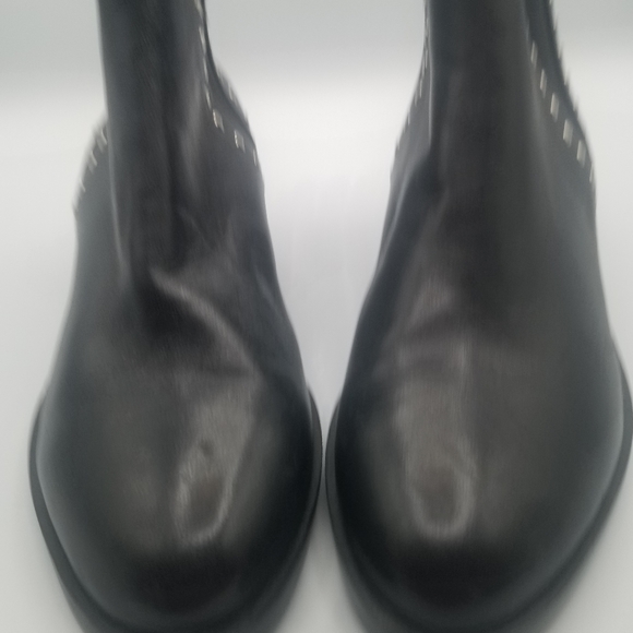 STEVE MADDEN CADE Black Leather Studded Pull On Bootie - Picture 10 of 10